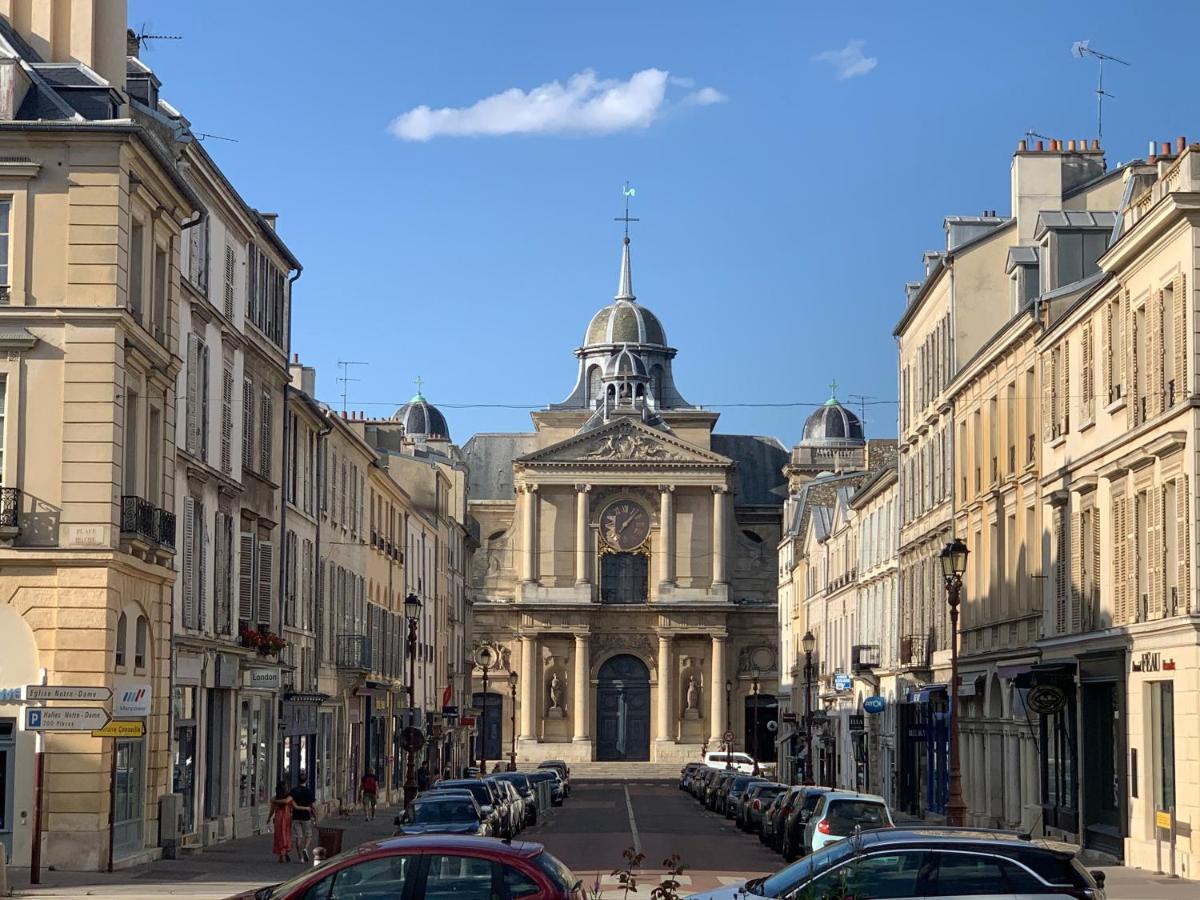 Appartement Versailles quartier Notre Dame au pied du Chateau avec Parking Extérieur photo