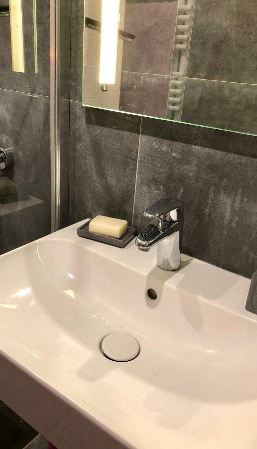 Appartement Versailles quartier Notre Dame au pied du Chateau avec Parking Extérieur photo